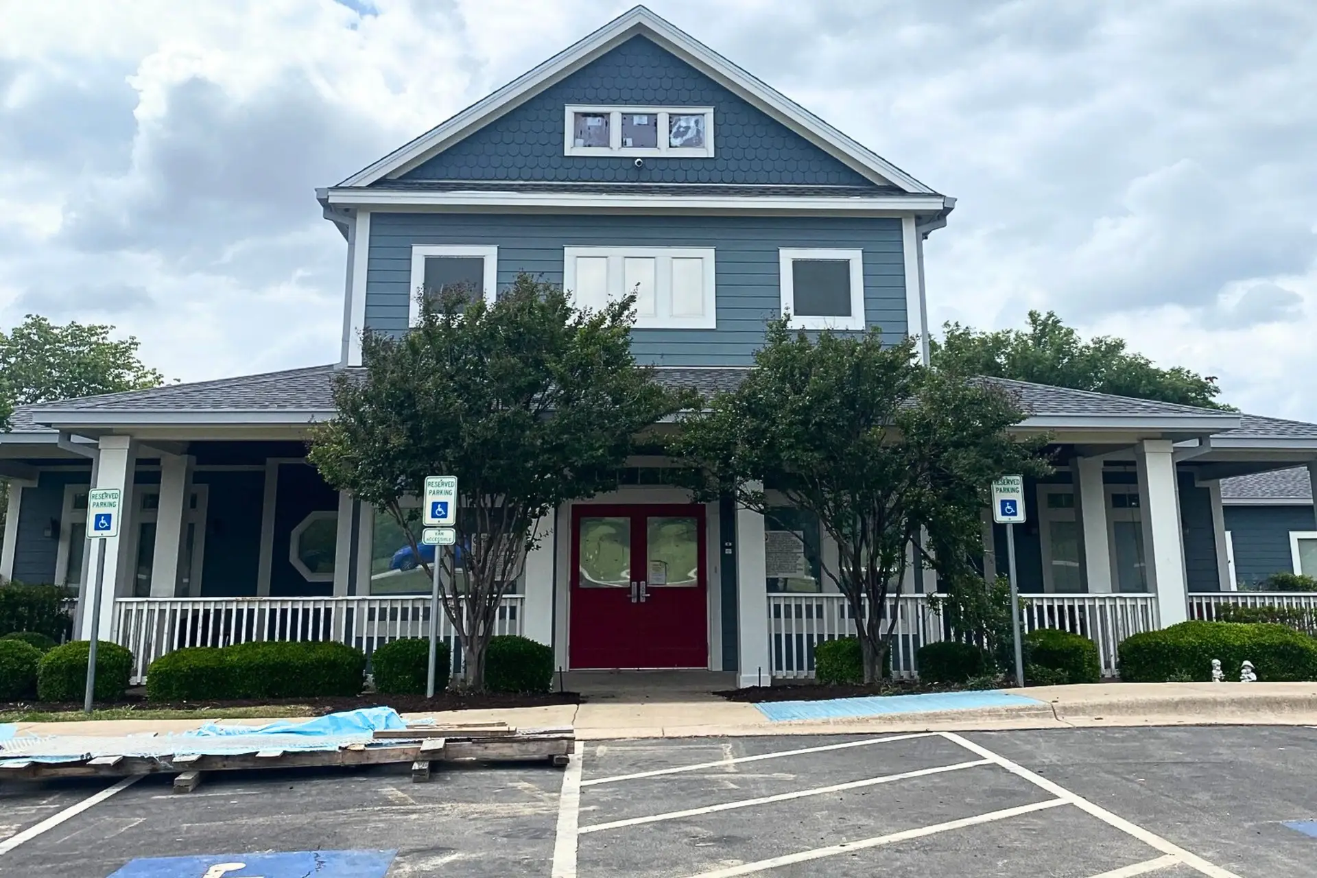 Front exterior view of the Williamson County Children’s Advocacy Center building remodeled by Synergy Commercial Construction in Georgetown, Texas